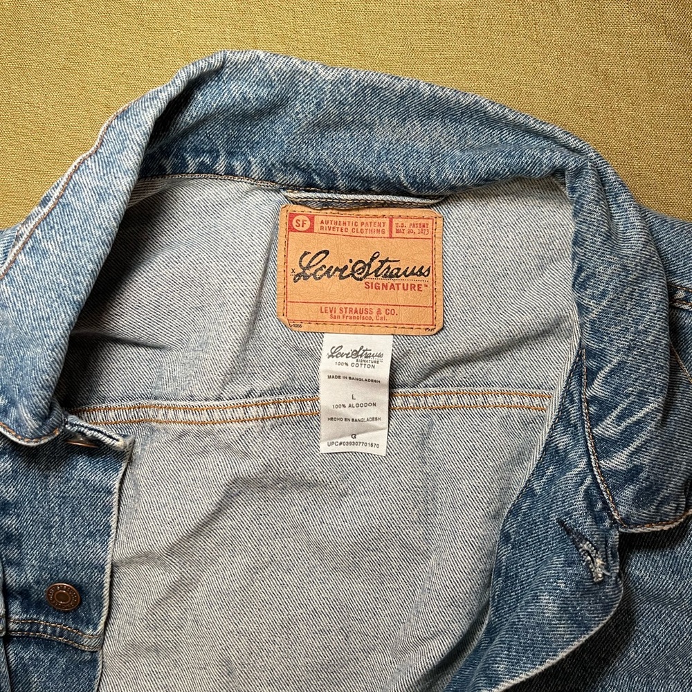 Vintage Levi's Strauss Signature Denim Jacket Blue Faded Trucker